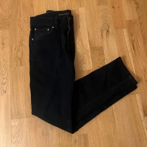 Nudie jeans  - Nudie grim tom storlek 31/32 mörkblå 