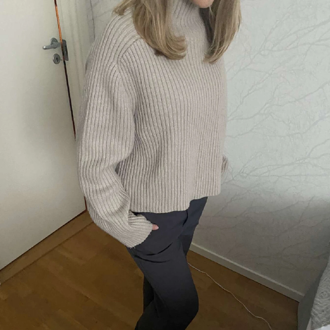 Beige/grå tjocktröja  - 91