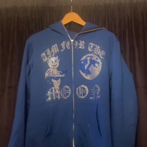 Aim for the Moon zip hoodie - Köpt från deras hemsida nypris runt 800kr