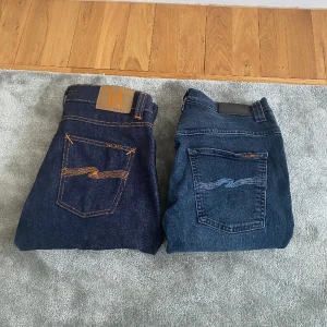 Två par Nudie jeans! - Svarta: 750kr W:29 L:30, GrimTim Blåa: 500 W:31 L:32, ThinFin. Köp tillsammans 800kr Båda har samma passform, slim fit. Finns kvitto till svarta köpta för ca tre månader sen. Diskuterar gärna pris!👍