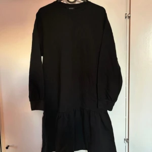 Mjukis klänning  - Använd 1-2 gånger. Köpt på Lidl. Normal i storleken 