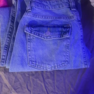 Boot cut jeans  - Ett par boot cut jeans från Gina tricot i storlek 36, dom är alldrig använda fick två par i julklapp därför jag säljer dom,för fler frågor/bilder hör av dig