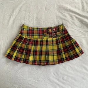 Rutig kjol - Stängs med spänne, väldigt fin