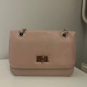 Rosa väska  - Får plats med mycket