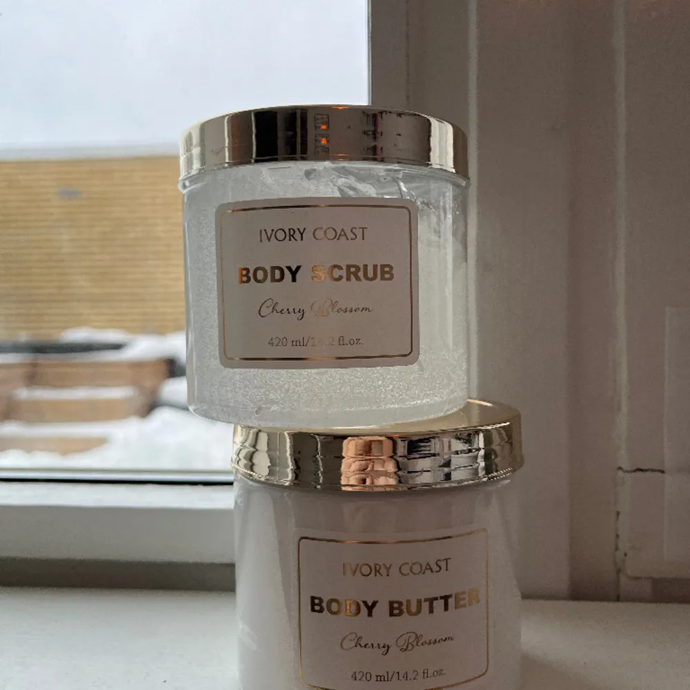 Oanvänd body scrub och body cream, osäker vart de är ifrån❤️ Man kan köpa en av de eller båda Båda: 90kr En: 50kr. Övrigt.