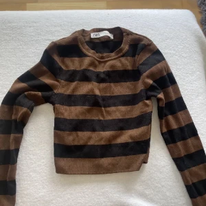 Topp  - Randig topp från zara strl S 