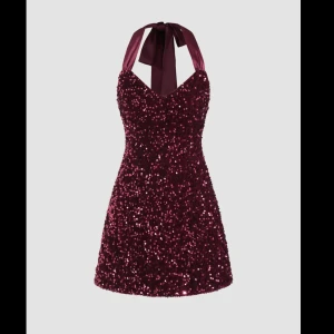 Paljettklänning  - Helt ny klänning från cider som inte satt som jag ville, endast testad! Så himla fin och skön. Köparen betalar för frakten och katt finns i hem 🎀