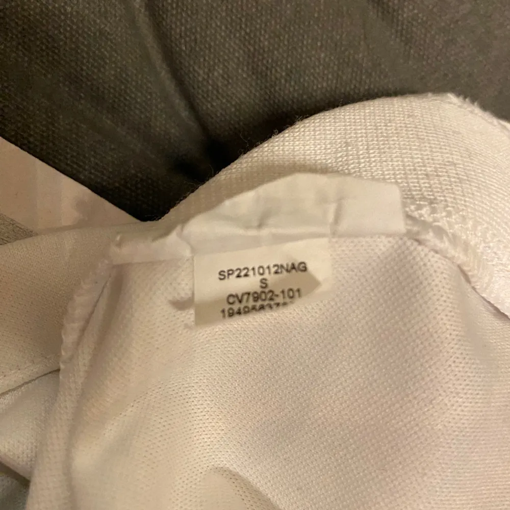 En psg tröja strl s i väldigt fint skick pris 600kr. T-shirts.
