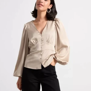 Satinblus - Stl S. Använd 2ggr. Frakt ingår i priset.