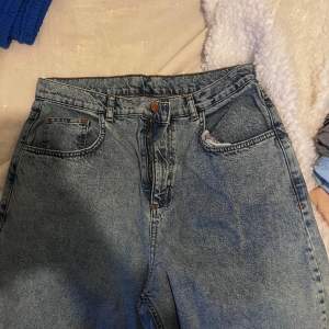 Blåa baggy jeans i bra skick 