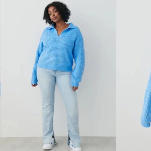 Stickad tröja - Stickad tröja i en fin ljusblå färg. Tröjan är använd ett fåtal gånger och inga defekter.💗