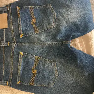Jag säljer nu dessa mid-weist Nudie jeans. De är knappt använda och i väldigt bra skick utan några defekter. Priset går att diskutera!💕