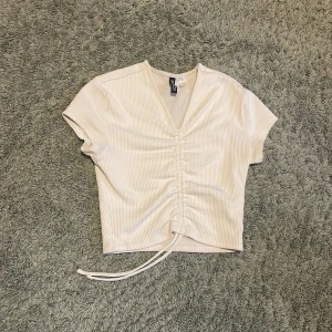 Topp - Vit topp från Shein Knappt använd 