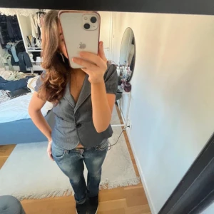 Kortärmad kavaj  - Jättesnygg kortärmad kavaj i fint skick! 