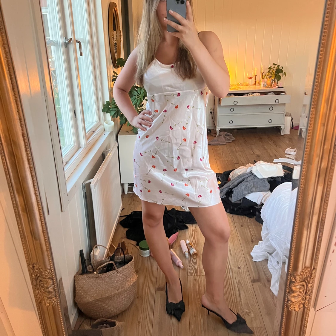 Blommig sidenklänning  - 91