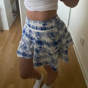 Kjol - Jättefin kjol som jag ör osäker på vart den är ifrån, men bra skick. Säljer då den är för liten, skriv vid frågor💕