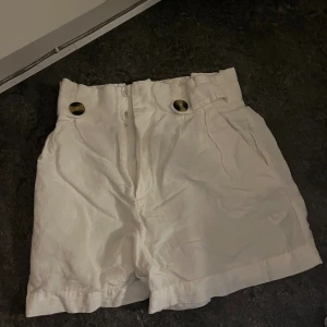 Linne shorts - Super snygga linne shorts från H&M aldrig använda!!