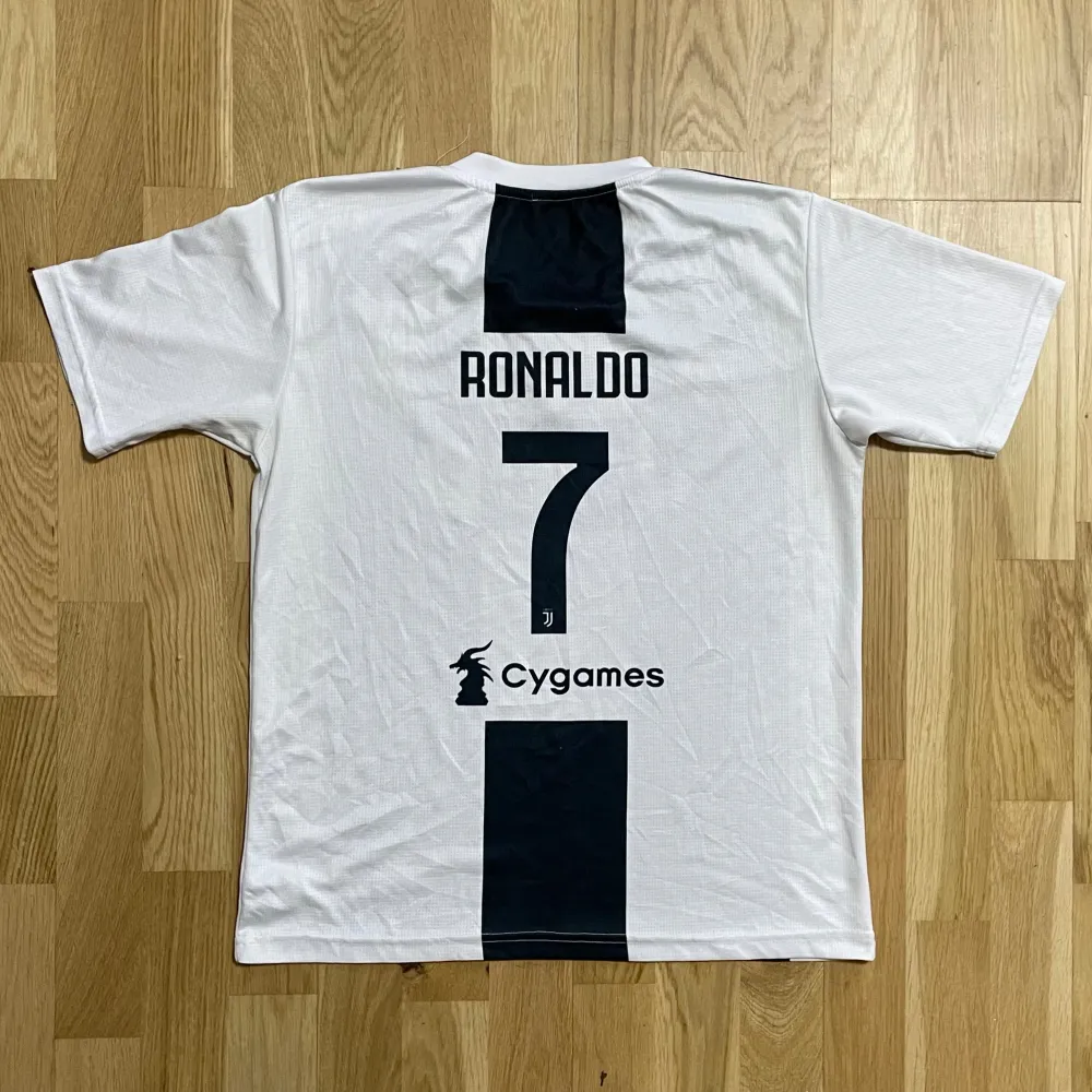 Ronaldo Jersey : 200 CR7 shorts : 75 Both : 250. Sportswear.