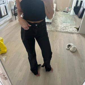 Jeans - Dilvin black jeans i storlek xs. Använda endast en gång.