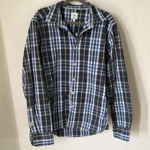 Skjorta Boomerang  - Skjorta i fint skick.