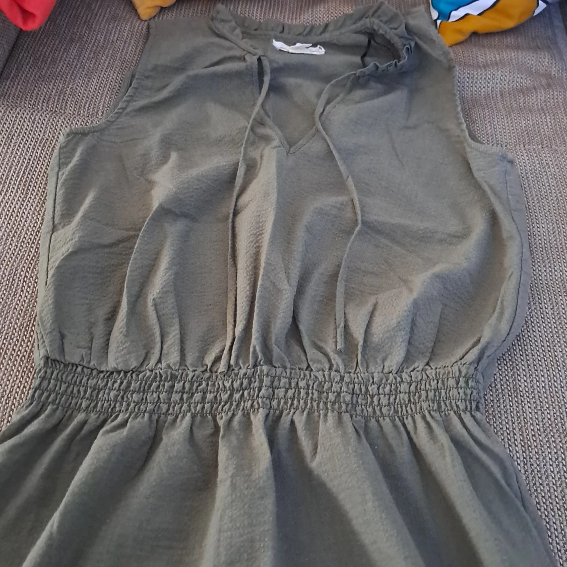 Grön ärmlös klänning - 91