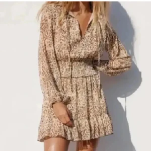 Leopard klänning - Leopard klänning från Zara i fint skick 