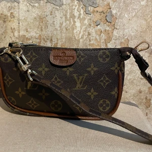 Väska med axelrem - Liten söt handväska💞 nyskick 