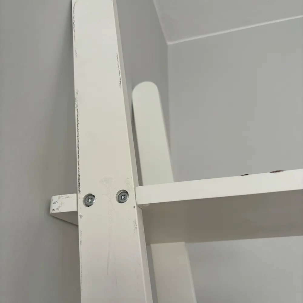Lite märken från flytten men dessa går bort. Kan rengöras innan hämtning. Muu.
