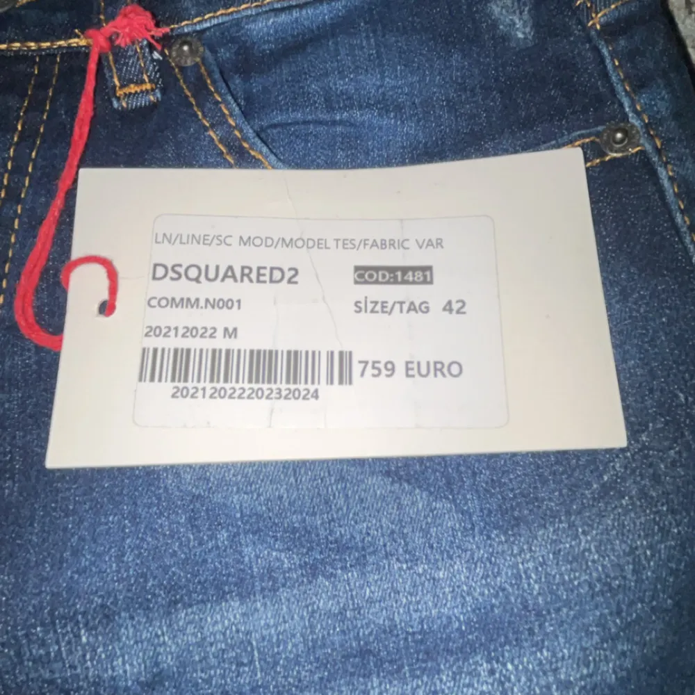 Jag köpte dessa jeans som inte passade mig och inte går att returna.  Size 42  Får testas om du ska hämta upp dem.. Jeans & Byxor.