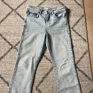 Flare jeans  - Ljusblåa flare jeans köpta från GinaTricot i storlek 36, säljs pga av för stor storlek. 