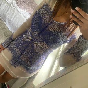 Klönning - Genomskinlig klänning helt ny så snygg