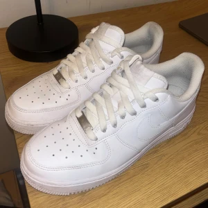 Air Force 1 Skor - Hej! Säljer mina Air Force 1 skor. Hör av er vid intresse! 😁