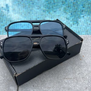 Stiliga glasögon med glasögon duk spottkörtel ch låda - Perfekt skick