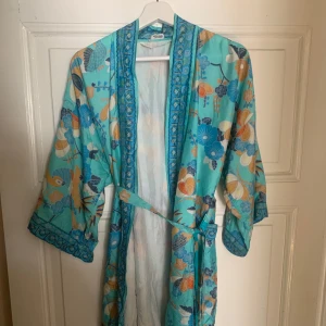 Vintage äkta Japansk kimono, morgonrock - Strl one size fantastisk siden superbra kvalite och förger