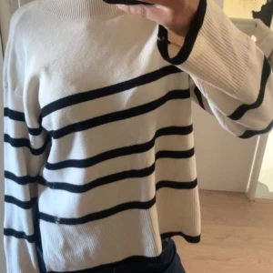 Fin tröja  - En fin tröja passar perfekt till hösten, men slitsar på sidan