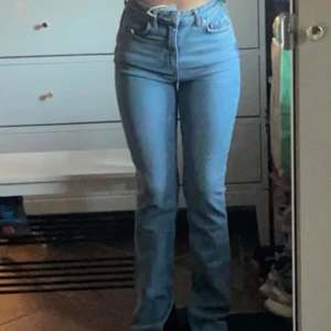 Blå jeans - Helt nya och oanvända då de va lite för långa för mig  Köpta för 400 