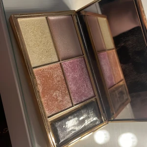 Så fin higliter palett - Säljer denna dina higliter paletten. Helt ny och otroligt fina färger