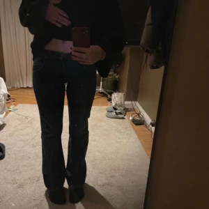 Jeans - Lågmidjade jeans! Jeansen är ifrån lee och är i ett väldigt fint skick! 