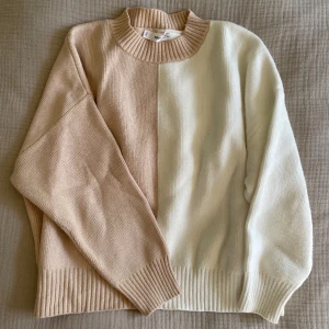 Mysig tvåfärgad tröja från Mango - Mjuk och mysig tvåfärgad stickad tröja från Mango, storlek M. Väldigt sparsamt använd. 