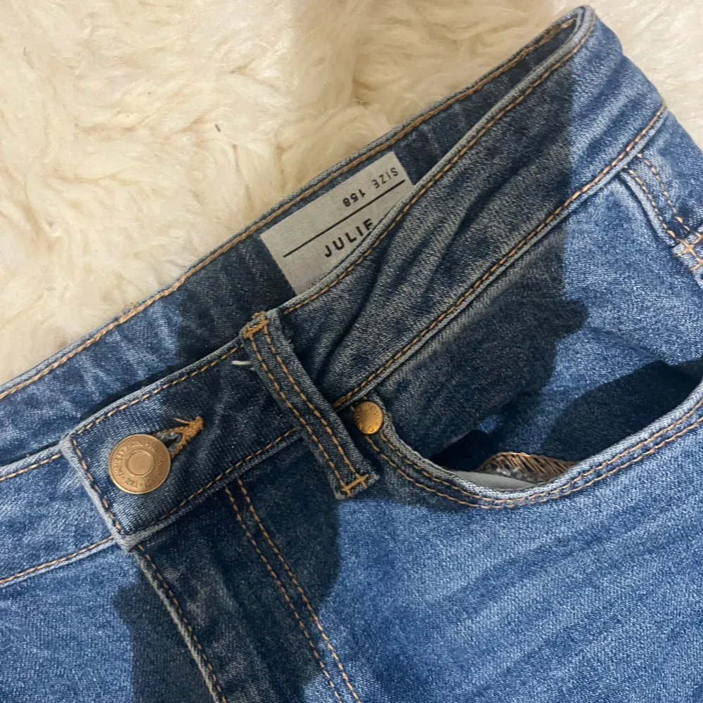 Fina marinblå bootcut jeans från Cubus storlek 164. Jeans & Byxor.