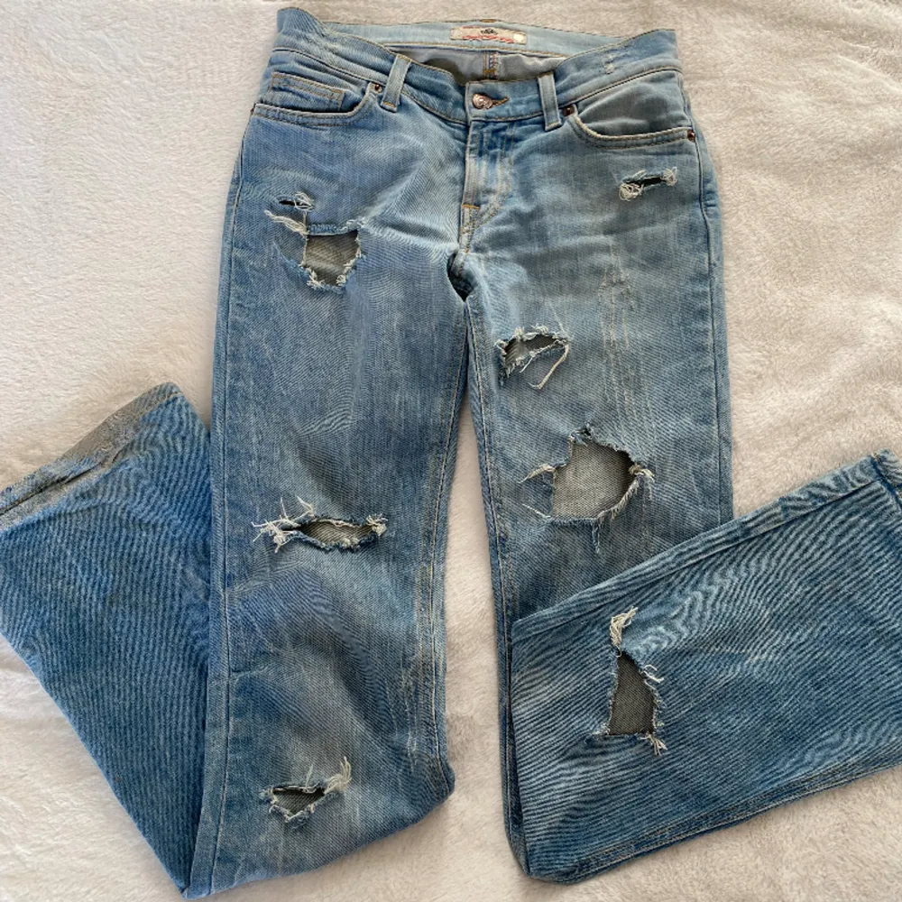 As snygga jeans med hål från fornarina . Jeans & Byxor.