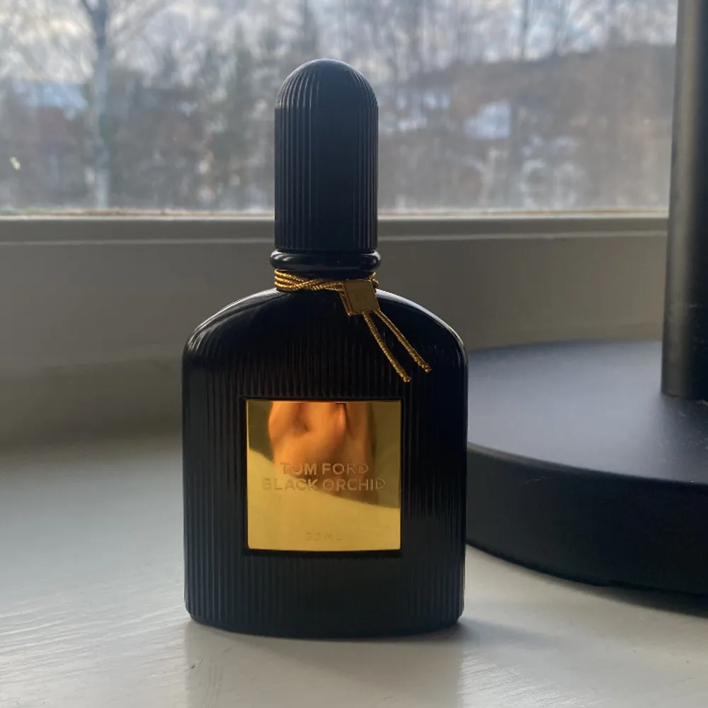 Intressekoll! Tom Ford parfym, black orchid. 30 ml. Ny pris 1000 kr. Ungefär halva kvar. Pris kan diskuteras . Övrigt.