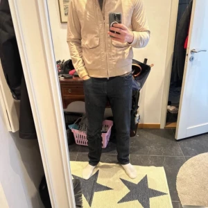 J.Lindberg jacka - J.Lindberg jacka i nästan ny skick Pris kan diskuteras  Snygg till våren