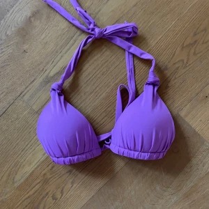 Bikini överdel i storlek 42 - Aldrig använd och mycket fint skick 