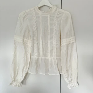 Blus - Söt blus använd fåtal gånger. Storlek 34 ❤️‍🔥