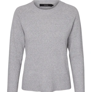 Stickad tröja - Säljer min gråa stickade tröja från vero moda. Änväng hyfsat mycket förut men trötnat på den nu där av varför jag säljer❤️❤️