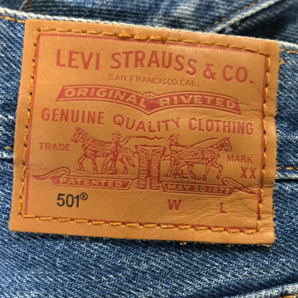 Blåa jeansshorts från Levis. Storlek 26. Köpta på Sellpy men passade inte. Bra skick! . Shorts.
