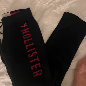 Raka Hollister mjukis  - Hollister raka mjukisbyxor, köpt förlängesen men i bra skick! 😇