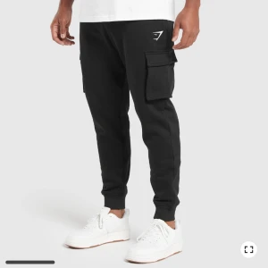 Gymshark byxa - Crest Cargo Joggers  Mycket gott skick, endast testade. Lappen kvar Nypris 499
