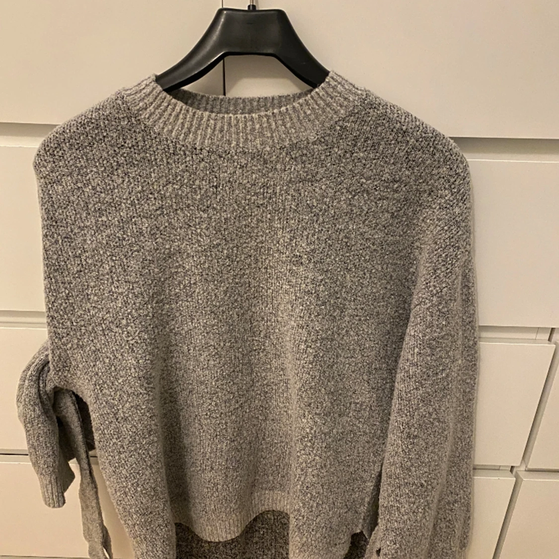 Grå stickad tröja  - 90